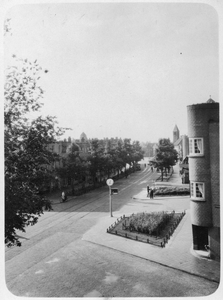 604537 Gezicht in de Adriaen van Ostadelaan te Utrecht, vanaf de hoek met de Vossegatselaan.